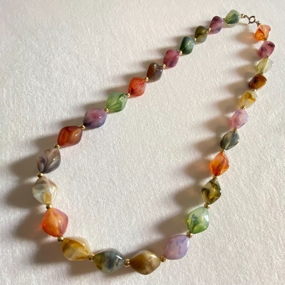 Colorful Necklace Agate Diamond Shape And Tiny Gold Tone Round Beads - Picture 3 of 8